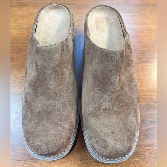 Vionic Fairfax Suede Tan Slip On Mules Clogs Sz 7.5 Lug Soles Orthopedic Insoles - Picture 1 of 15
